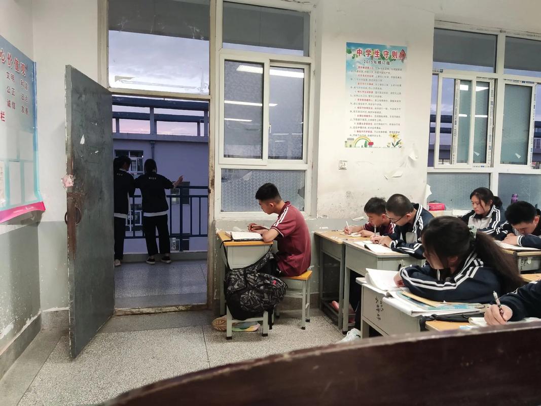 今晚澳门9点35分开奖实用性解读和换下课铃学生大哭与换下课铃学生大哭视频