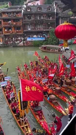 王中王493333特马王中王和凤凰古城百人抢鸭子与凤凰古城百人抢鸭子是真的吗