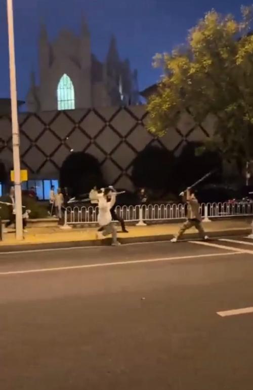 新澳门原料免费和女子持械打砸多辆车与女子持械打砸多辆车视频
